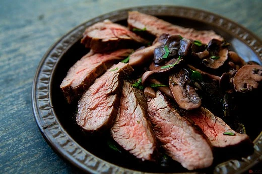 grilled-flank-steak-mushrooms-a